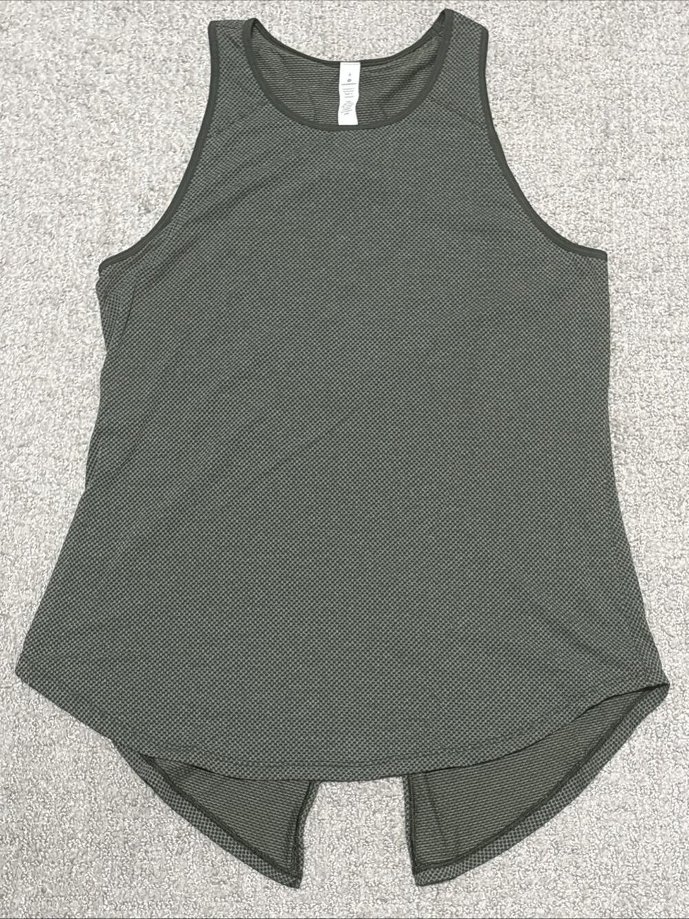 Lululemon Open Up Tank Olive Green textured breathable mesh fabric Size 4 NWOT